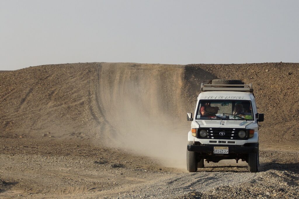 desert, sand, jeep-1068622.jpg